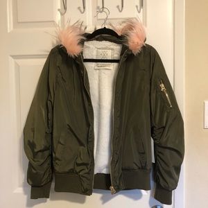 Fur-Lined Olive Green Bomber Jacket (M)